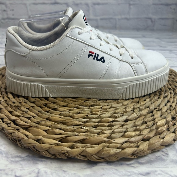 Fila Women's Classic White Leather Fashion Sneakers. Size 8. - Picture 6 of 10